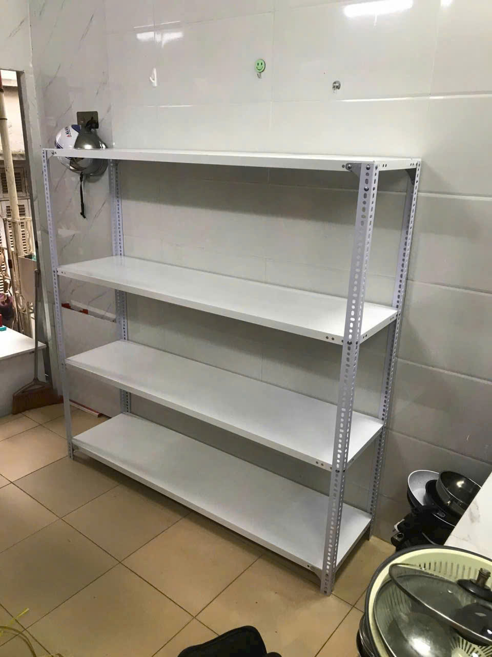 Kệ sắt v lỗ cao 1m5 dài 1m5 rộng 40 4 mâm